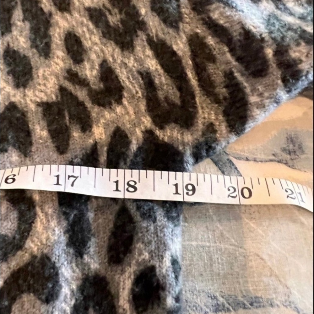 Sweater Leopard Print Sweater - medium - Picture 5 of 5